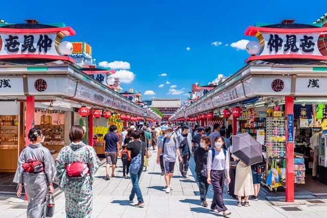 Tokyo: Asakusa & Sensoji ー Oldest Temple Walking Tour (2hrs)