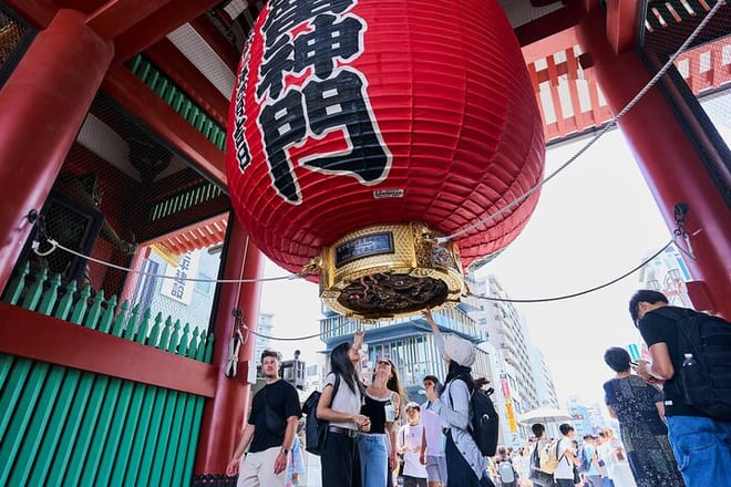 Tokyo: Asakusa & Sensoji ー Oldest Temple Walking Tour (2hrs)