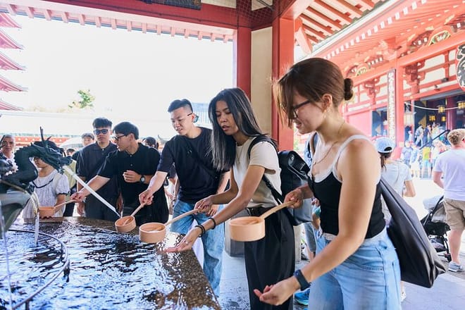 Tokyo: Asakusa & Sensoji ー Oldest Temple Walking Tour (2hrs)