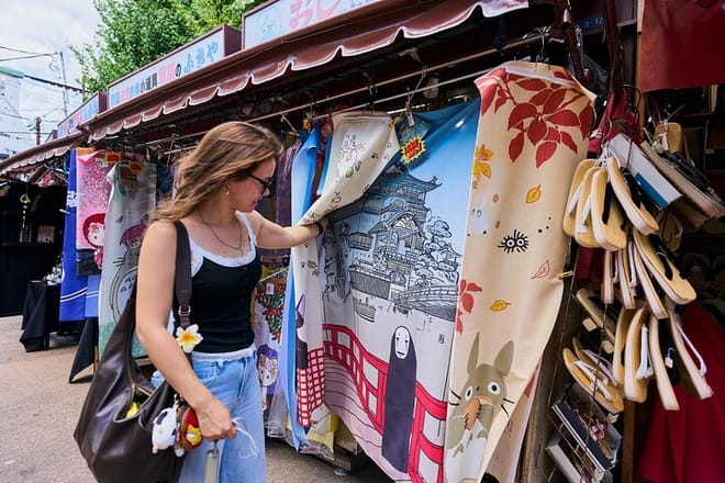 Tokyo: Asakusa & Sensoji ー Oldest Temple Walking Tour (2hrs)