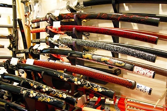 Tokyo: Asakusa & Sensoji ー Oldest Temple Walking Tour (2hrs)