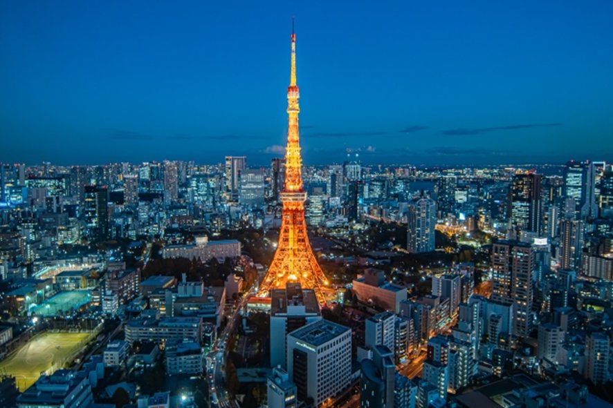 Vibrant Tokyo nightlife street scene