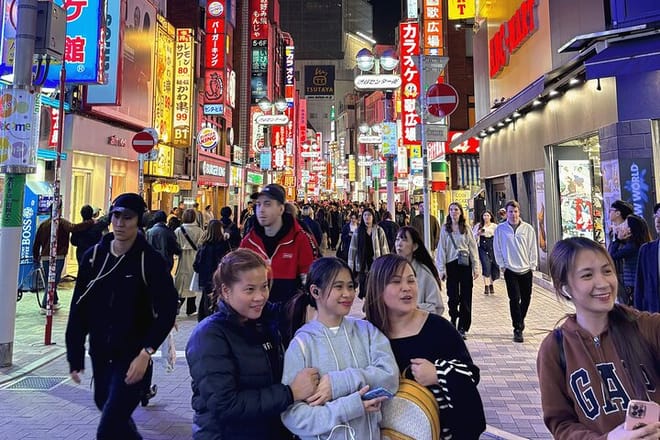 Tokyo: Shibuya Highlights Walking Tour & Secret View Spot