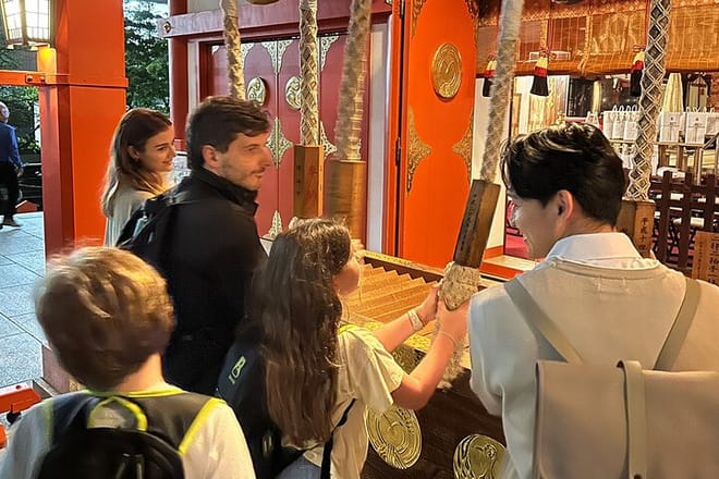 Tokyo: Shinjuku Historical Walking Tour & Secret Backstreets