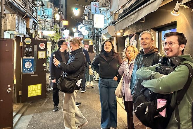 Tokyo: Shinjuku Historical Walking Tour & Secret Backstreets