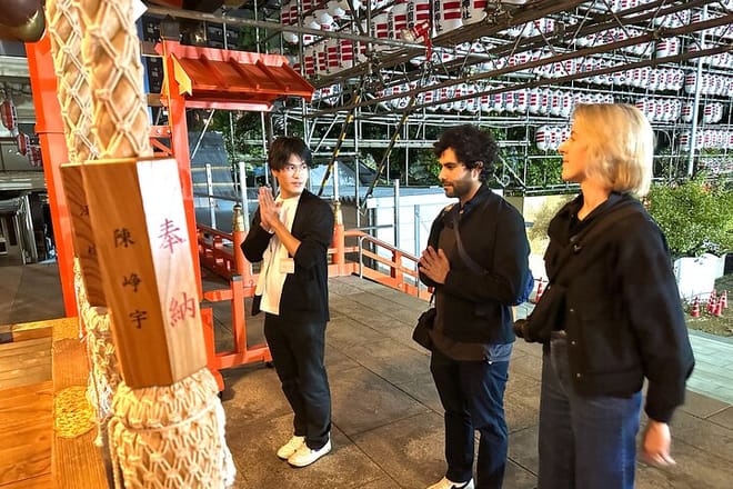 Tokyo: Shinjuku Historical Walking Tour & Secret Backstreets