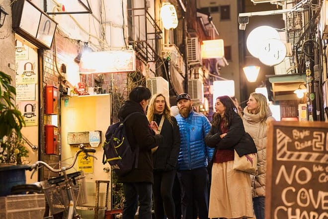 Tokyo: Shinjuku Historical Walking Tour & Secret Backstreets