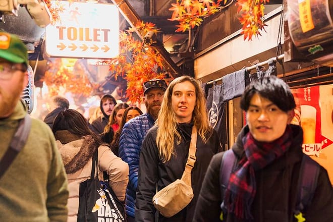 Tokyo: Shinjuku Historical Walking Tour & Secret Backstreets