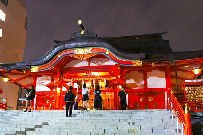 Tokyo: Shinjuku Historical Walking Tour & Secret Backstreets