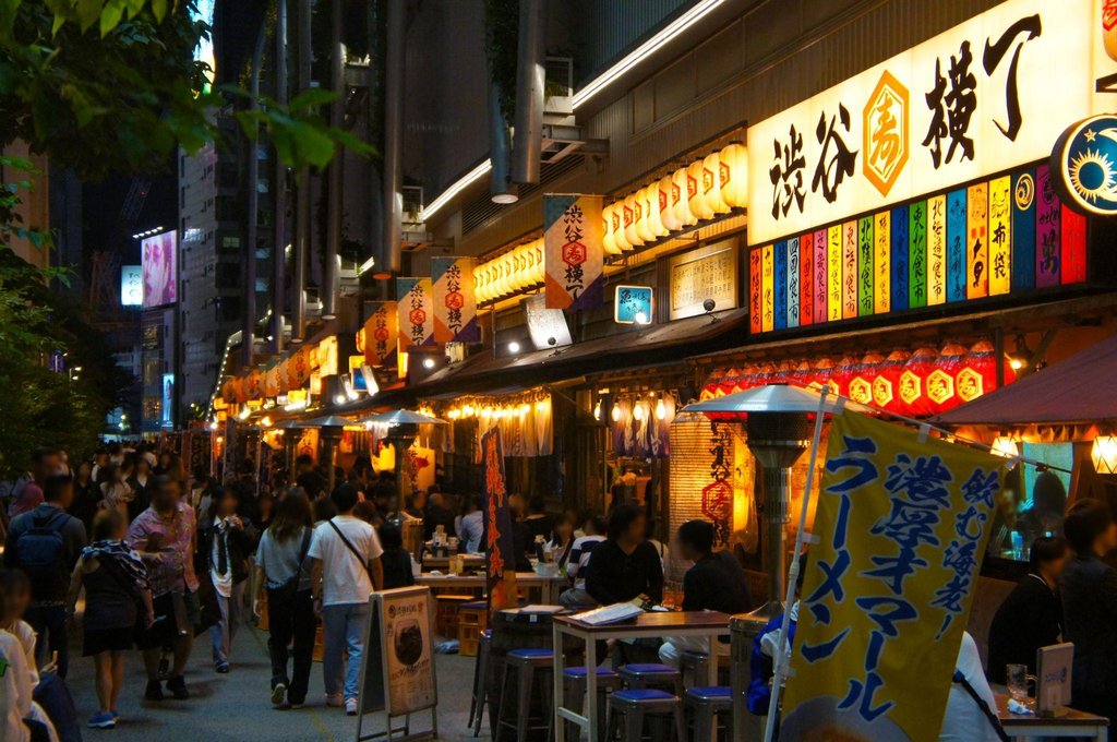Group of travelers enjoying Tokyo walking tour