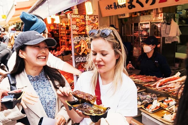 Tsukiji Fish Market Food & Walking Tour with 7 Gourmet Bites