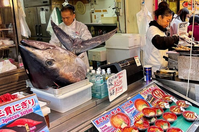 Tsukiji Fish Market Food & Walking Tour with 7 Gourmet Bites