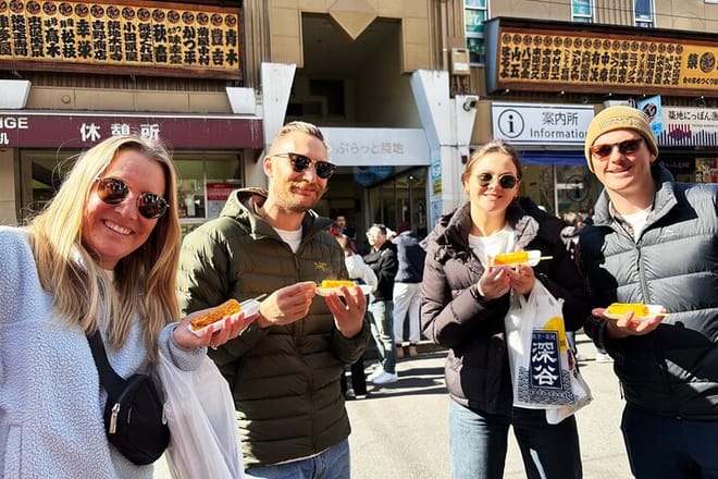 Tsukiji Fish Market Food & Walking Tour with 7 Gourmet Bites