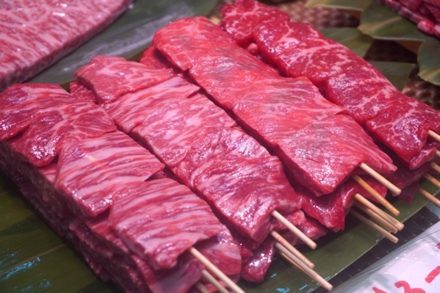 Grilled wagyu beef skewers at Tsukiji market