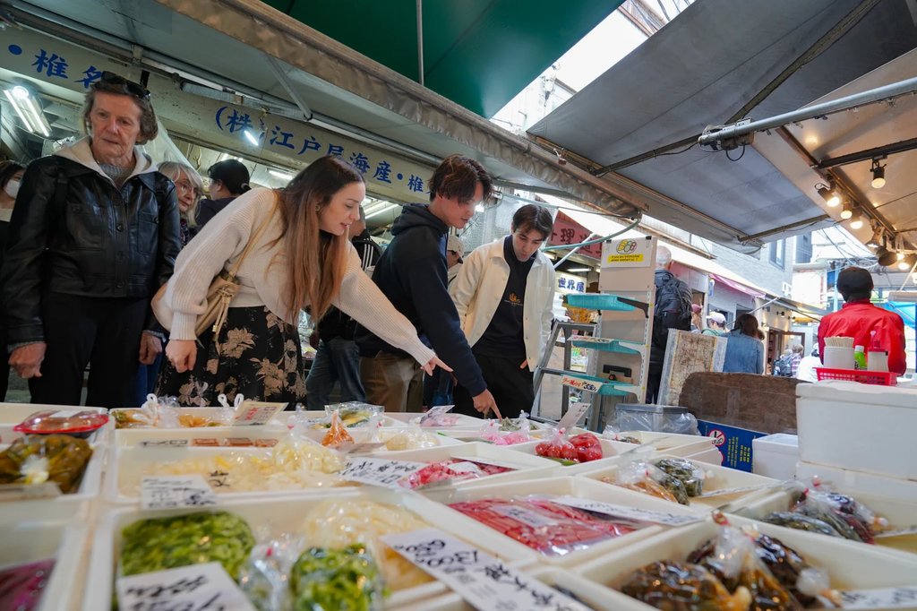 Premium seafood tasting on Tsukiji food tour