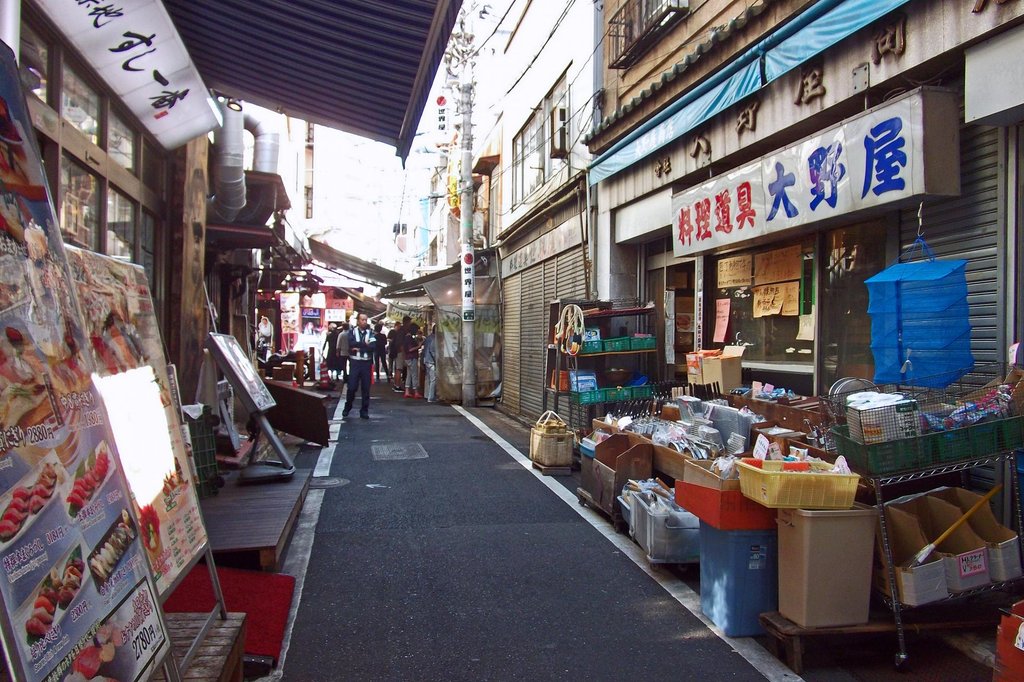 Navigating the narrow streets of Tsukiji Outer Market