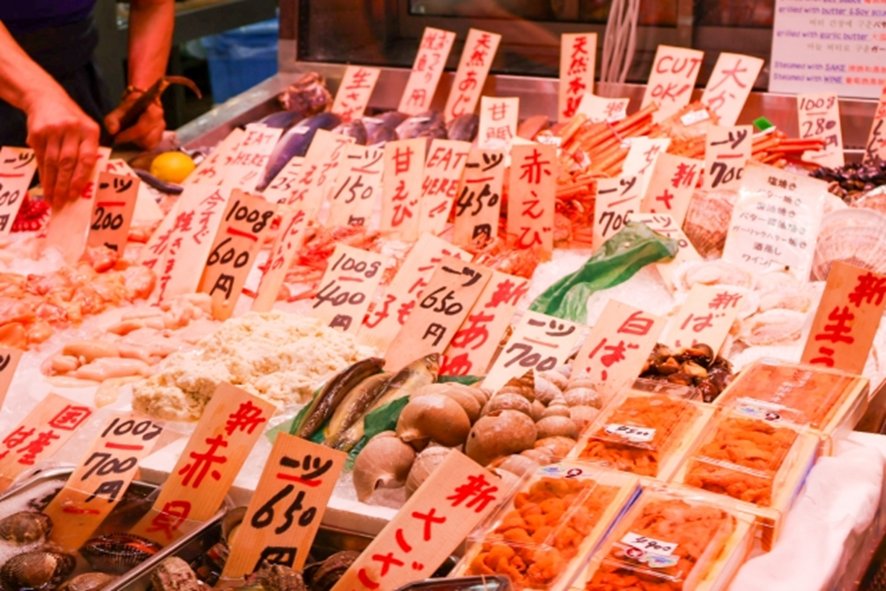 Traditional Kyoto dining experience at riverside platform
