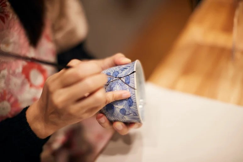Kintsugi pottery repair workshop in Tokyo