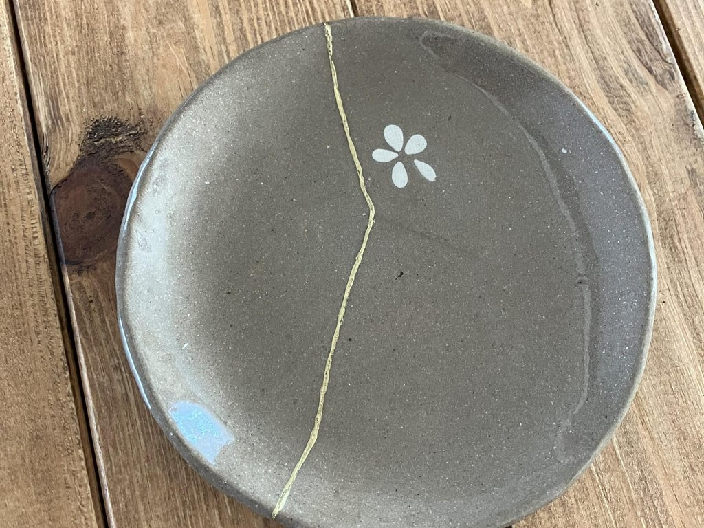 Hands-on kintsugi workshop session