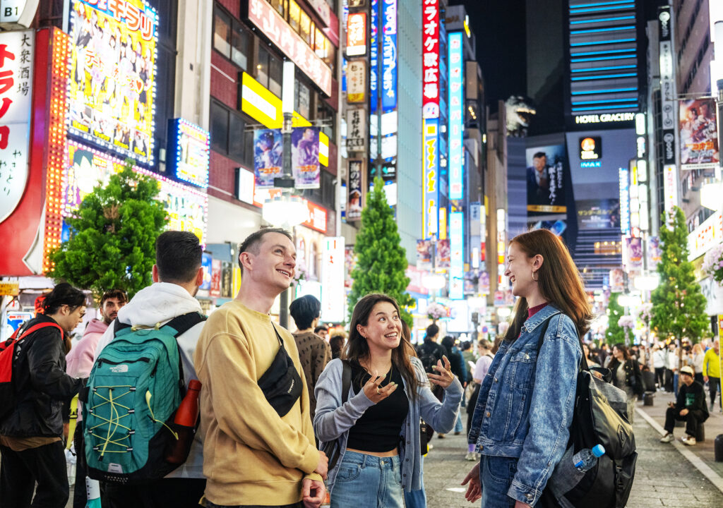 Tokyo: Shinjuku Historical Walking Tour & Secret Backstreets