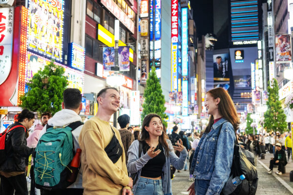 Tokyo: Shinjuku Historical Walking Tour & Secret Backstreets